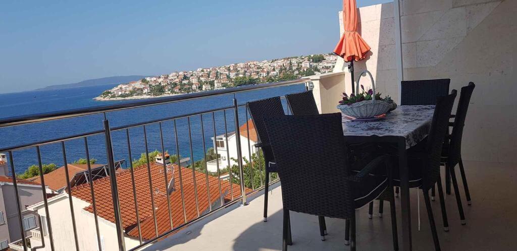 Summer Lounge Apartment Trogir Eksteriør billede